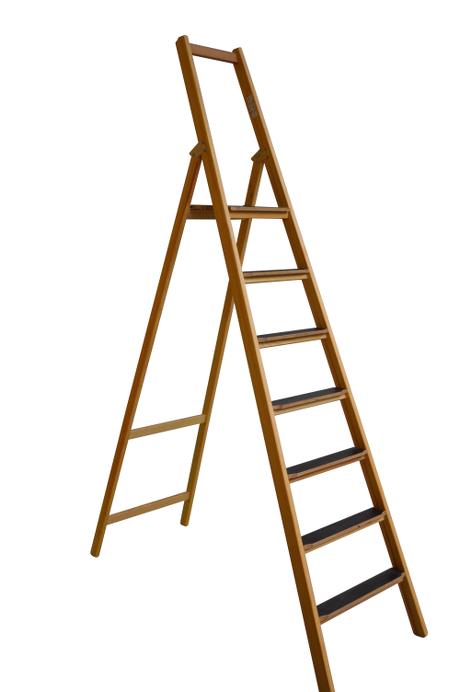 Front step ladder, 7 rungs made of wood: Very stable and easy to fold and carry. 80 mm wide, non-slip rungs - Laminated stiles made of pine