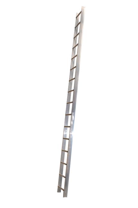 Roof ladder 1 m - The roof ladder can be used loose or it can be attached where required by law. The tall profile of the stiles provides plenty of space between the rungs and the roof. Outer width: 37 cm - Rung width: 30 cm - Stile height: 75 mm